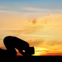 rajin-sholat-jadi-syarat-melamar-kerja-perlukah