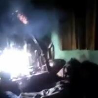 pria-ini-nekat-menyalakan-kembang-api-di-dalam-kamar-lihat-apa-yang-terjadi