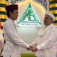 pesan-menohok-uas-saat-bertemu-hrs-berapa-miliar-negeri-ini-rugi-oleh-habib-rizieq