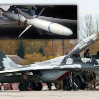 mig-29ub-ukraina-berhasil-dipasangi-rudal-anti-radar-agm-88-harm