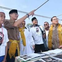 sandiaga-ajak-santri-ciptakan-ekonomi-kreatif-berbasis-pesantren-melalui-fotografi