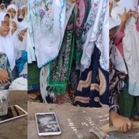 sering-timbul-kontroversi-terkait-sanksi-hancurkan-hp-milik-santri-apa-manfaatnya