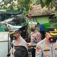 saksi-lihat-ada-korban-tergencet-truk-trailer-maut-di-bekasi