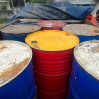 gudang-penimbunan-bbm-di-bogor-digerebek-polisi-temukan-ribuan-liter-pertalite