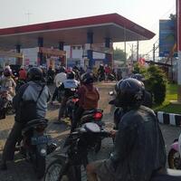 harga-bbm-naik-begini-suasana-antrean-pembeli-pertalite-di-spbu-magelang