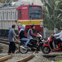 lagi-pengendara-motor-tewas-tertabrak-kereta-sesulit-itukah-menunggu-kereta-lewat