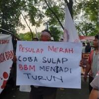 demonstran-di-medan-pesulap-merah-coba-sulap-harga-bbm-menjadi-turun