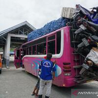 zaman-makin-canggih-bus-bisa-bawa-motor-didalam-bagasinya