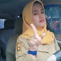 bu-sekdes-asik-dugem-endingnya-dipecat