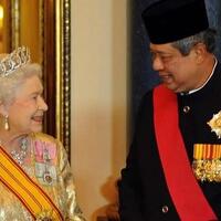 duka-sby-dan-kenangan-atas-gelar-kesatria-dari-ratu-elizabeth