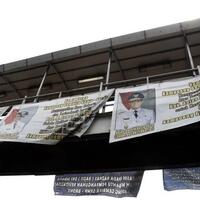 jpo-jalan-basuki-rahmat-dipenuhi-spanduk-ucapan-terima-kasih-anies