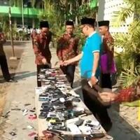 guru-hancurkan-ponsel-siswa-netizen-bilang-ga-ada-akhlak