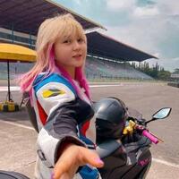 artis-cantik-yang-hobi-mengendarai-motor-adakah-idola-agan