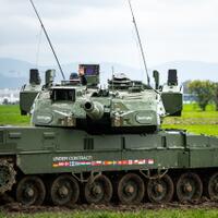 kmw-dari-jerman-pamer-leopard-2a7-dengan-trophy-aps-dalam-acara-nato-days-di-ceko