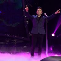 santap-nasi-goreng-setiba-di-indonesia-shane-filan-westlife-makanan-favoritku