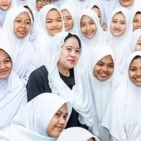 tanggapi-foto-puan-kenakan-jilbab-di-tengah-kerumunan-santri-imam-syamsi-ali