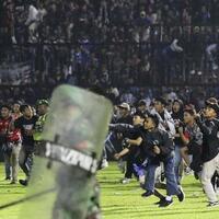 jokowi-perintahkan-kapolri-investigasi-tuntas-tragedi-arema-di-stadion-kanjuruhan