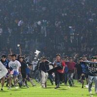 kronologi-127-suporter-meninggal-dunia-usai-laga-arema-vs-persebaya-di