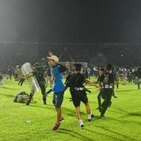 aremania-bantur-kronologi-tragedi-kanjuruhan-dipicu-dari-minta-foto