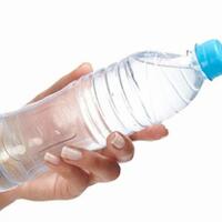 inilah-alasan-kenapa-botol-air-mineral-selalu-ada-lengkungannya-nyadar-nggak-gan