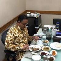 dulu-tak-mau-berbagi-agenda-jelang-lengser-anies-makan-siang-saja-undang-wartawan