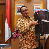 anies-baswedan-kemasi-barang-dari-balai-kota-jakarta-kursi-kepemimpinan-dki-berganti