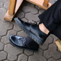 10-rekomendasi-sepatu-kulit-brand-lokal-harga-terjangkau-black-edition