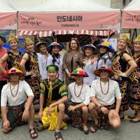 tarian-gantar-belian-dari-kalimantan-antarkan-indonesia-ke-puncak-festival-itaewon