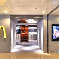 penggunaan-digital-signage-di-restoran-mcdonalds