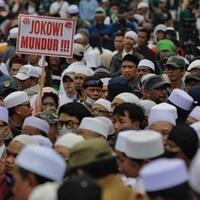 massa-aksi-411-bubar-seiring-hujan-deras-di-sekitaran-patung-kuda