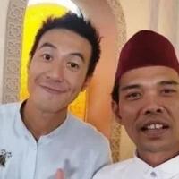 daniel-mananta-ajak-istri-berkunjung-ke-rumah-ustaz-abdul-somad-untuk-lakukan-hal-ini