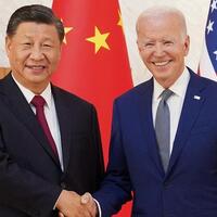 jabat-tangan-erat-joe-biden--xi-jinping-ternyata-bahas-ini-di-bali