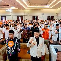 temui-korban-tragedi-kanjuruhan-presiden-pks-tawari-beasiswa-kuliah