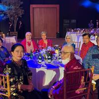 warna-warni-batik-di-meja-mega-sby
