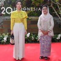 viral-ibu-negara-iriana-disebut-pembantu-gibran-kaesang-bereaksi