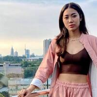 aksi-buka-baju-widy-vierratale-di-tengah-konser-berujung-laporan-ke-polisi