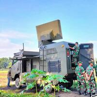 indo-defence-2022-tinggi-seperti-jerapah-pt-rti-perkenalkan-coastal-radar-mobile
