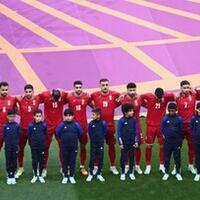 pemain-iran-tolak-nyanyi-lagu-kebangsaan-penonton-menangis
