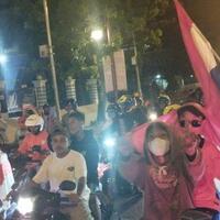 fans-belanda-padati-jalan-kota-ambon-rayakan-kemenangan-tim-oranye-2-0-atas-senegal