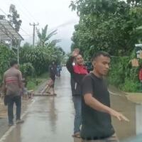 viral-video-warga-cianjur-hadang-mobil-relawan-paksa-turunkan-bantuan-logistik