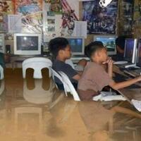 8-tipe-pengunjung-warnet-di-era-kejayaannya-dari-gamer-sampai-tukang-judi