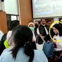 terkait-fans-ferdy-sambo-terobos-ruang-sidang-apakah-normal-mengidolakan-pembunuh