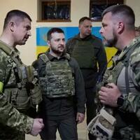 beri-suntikan-moral-zelensky-kunjungi-garis-depan-pertahanan-di-donetsk