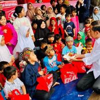 jokowi-kembali-temui-korban-gempa-cianjur-kali-ini-bawakan-nasi-dan-ayam