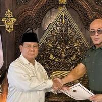 prabowo-beri-deddy-corbuzier-pangkat-letnan-kolonel-tituler-tni-ad