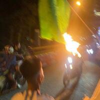 kalah-dari-kroasia-fans-tim-samba-di-ambon-bakar-bendera-brasil