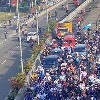 piala-dunia-2022-konvoi-kemenangan-fans-argentina-bikin-jalanan-di-ambon-macet