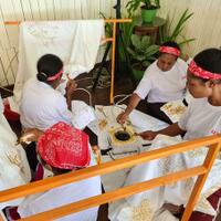 kemensos-gelar-pelatihan-membatik-menjahit-untuk-mama-mama-di-papua