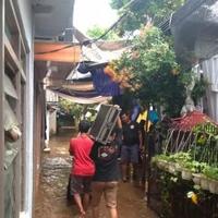 banjir-di-cilandak-timur-ketinggian-air-16-meter-sebabkan-59-jiwa-mengungsi