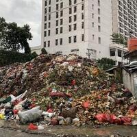 warga-curhat-gunungan-sampah-di-pasar-kemiri-muka-depok-bau-mengganggu